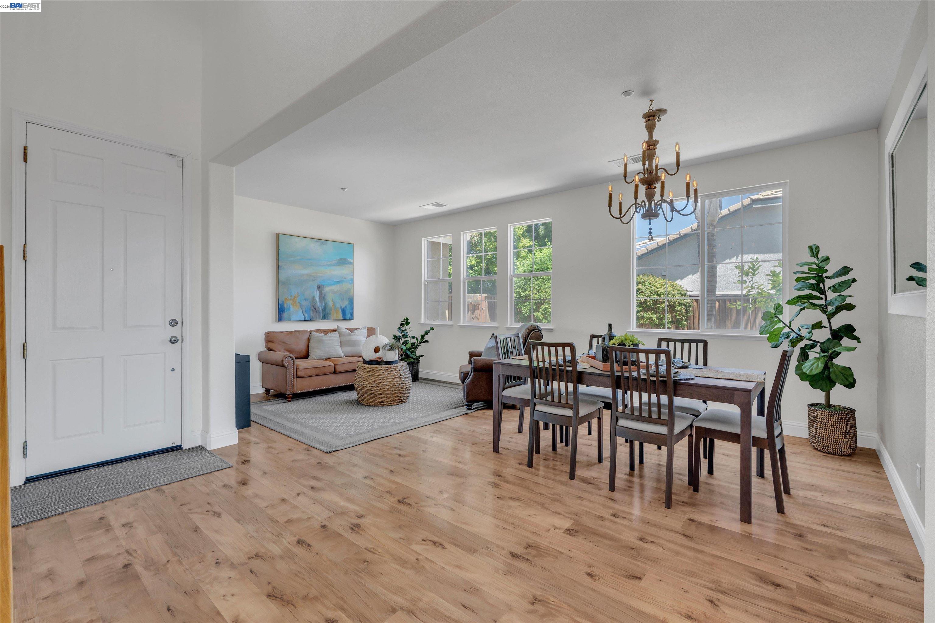 281 W Country Club Dr