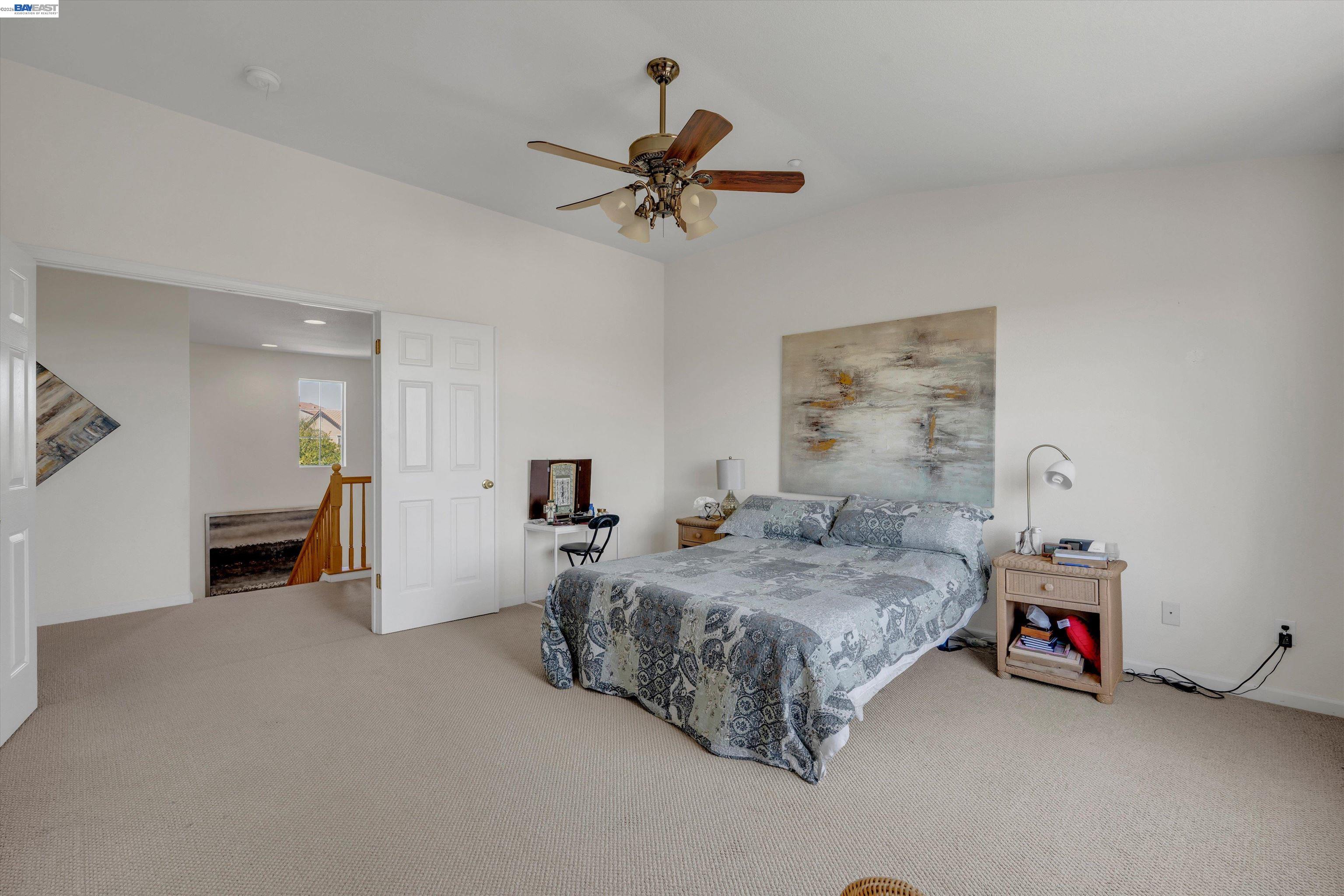 281 W Country Club Dr
