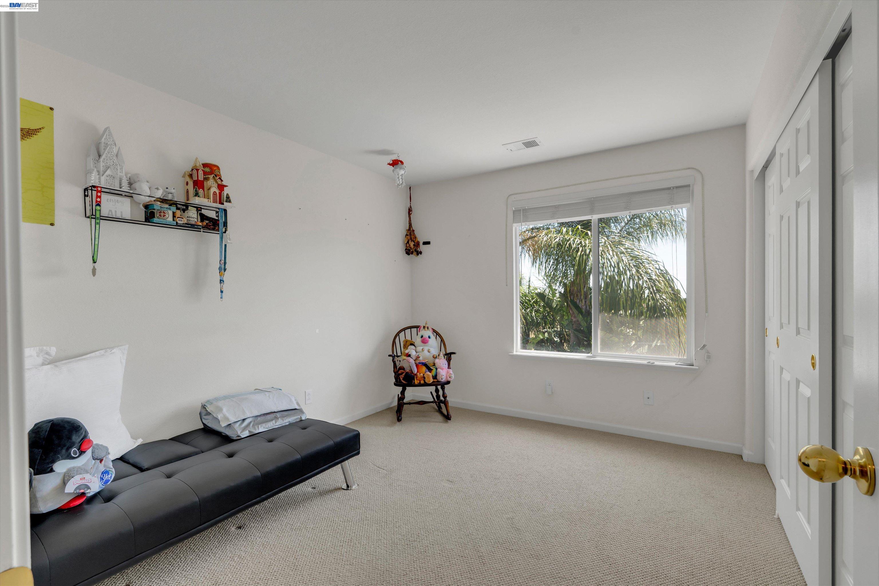 281 W Country Club Dr