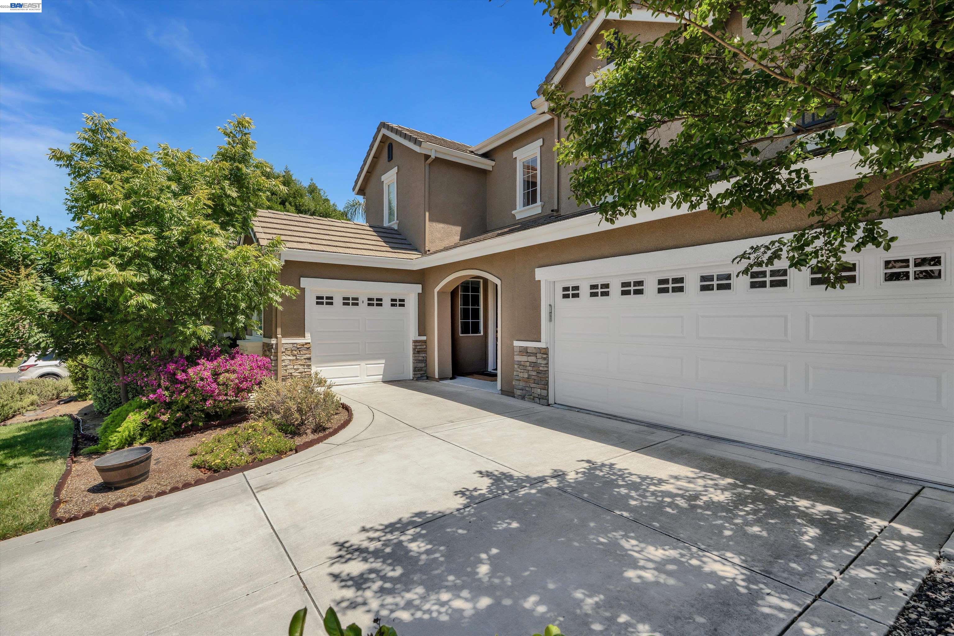 281 W Country Club Dr