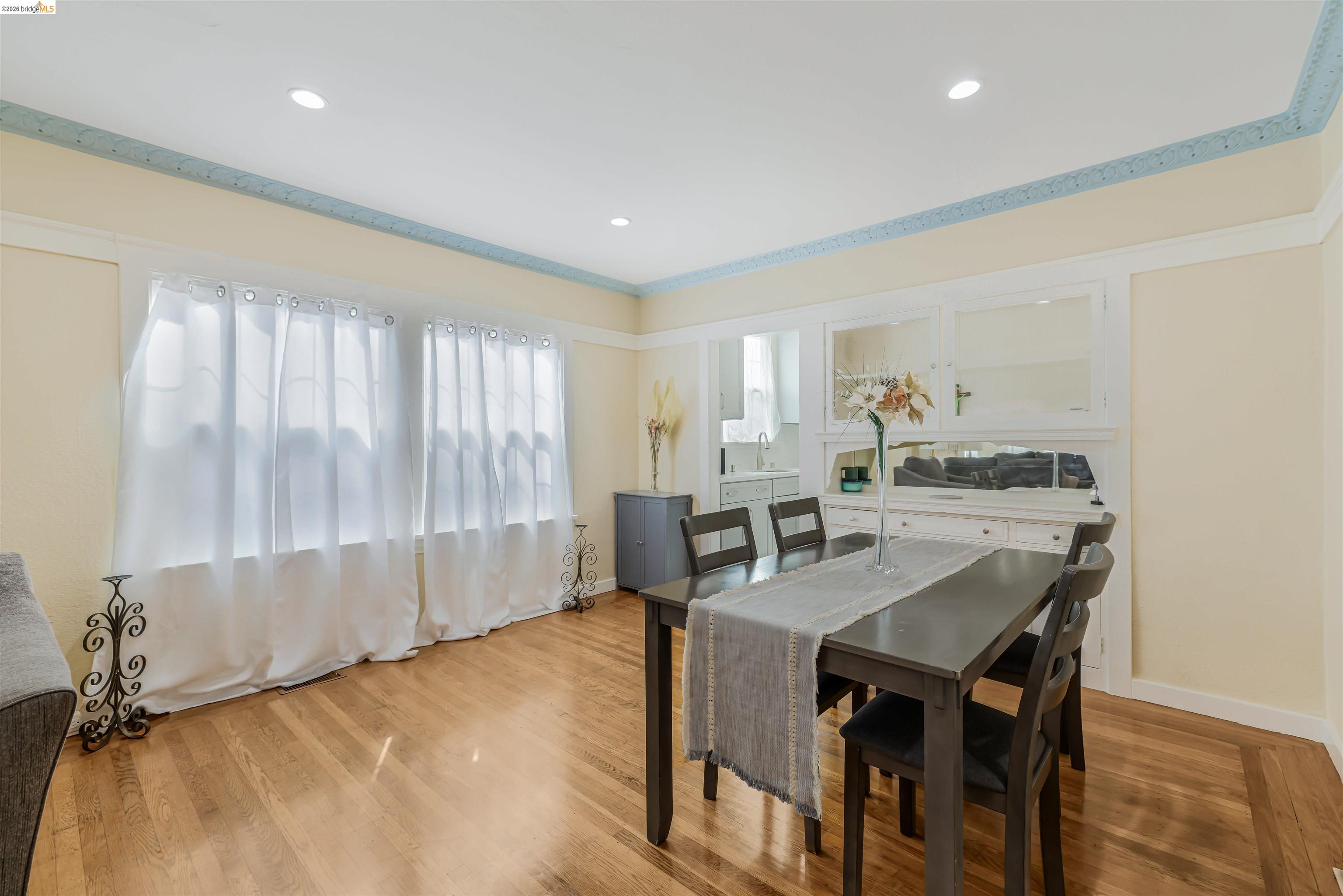 6007 San Pablo Ave