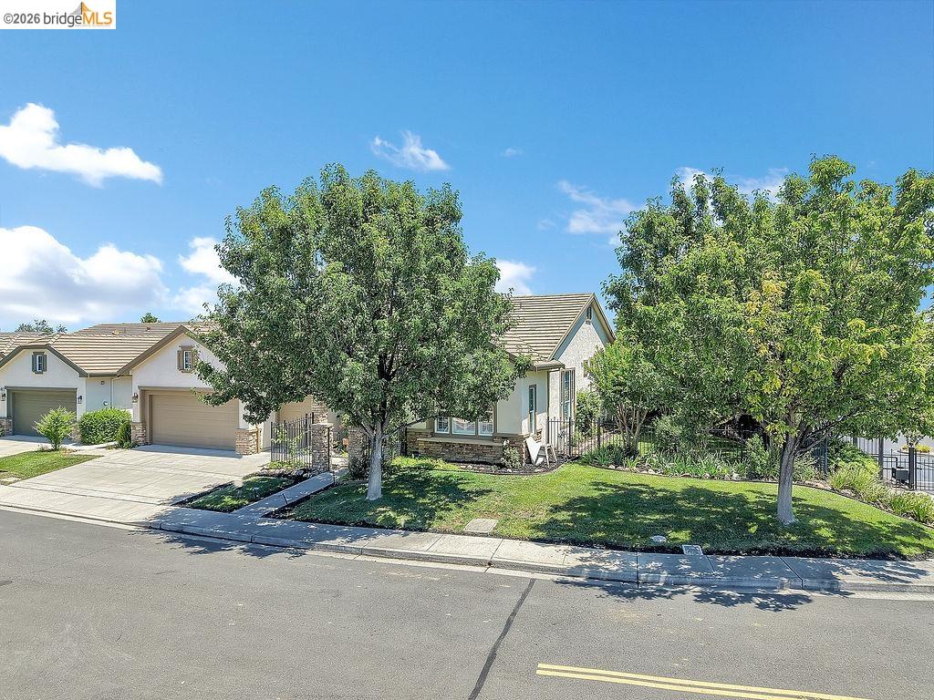 1419 Bismarck Ln