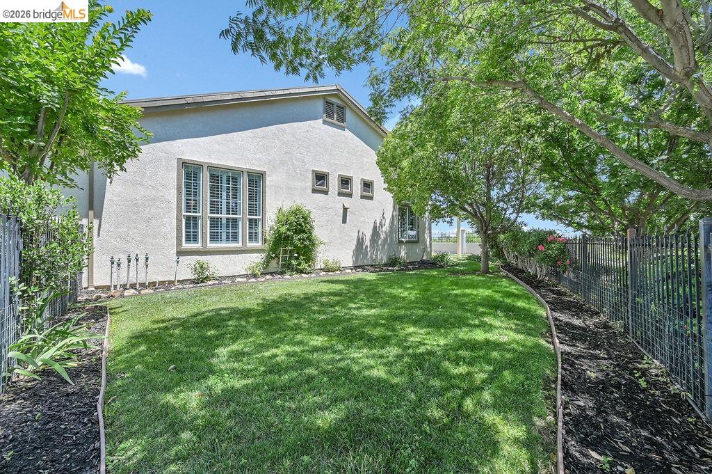 1419 Bismarck Ln