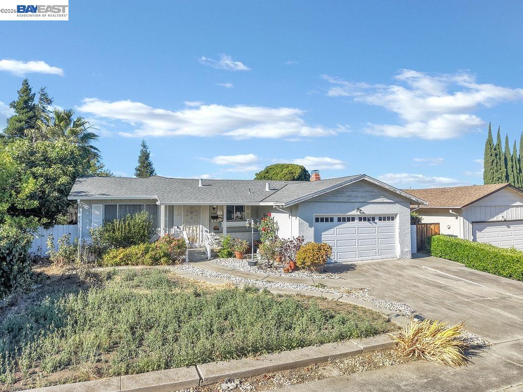 1124 Monterey Dr