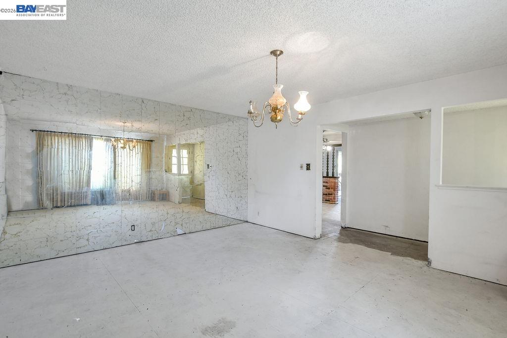 1124 Monterey Dr