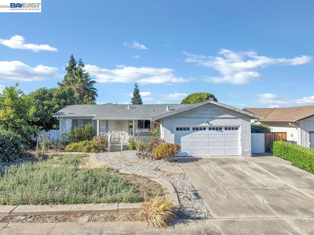 1124 Monterey Dr