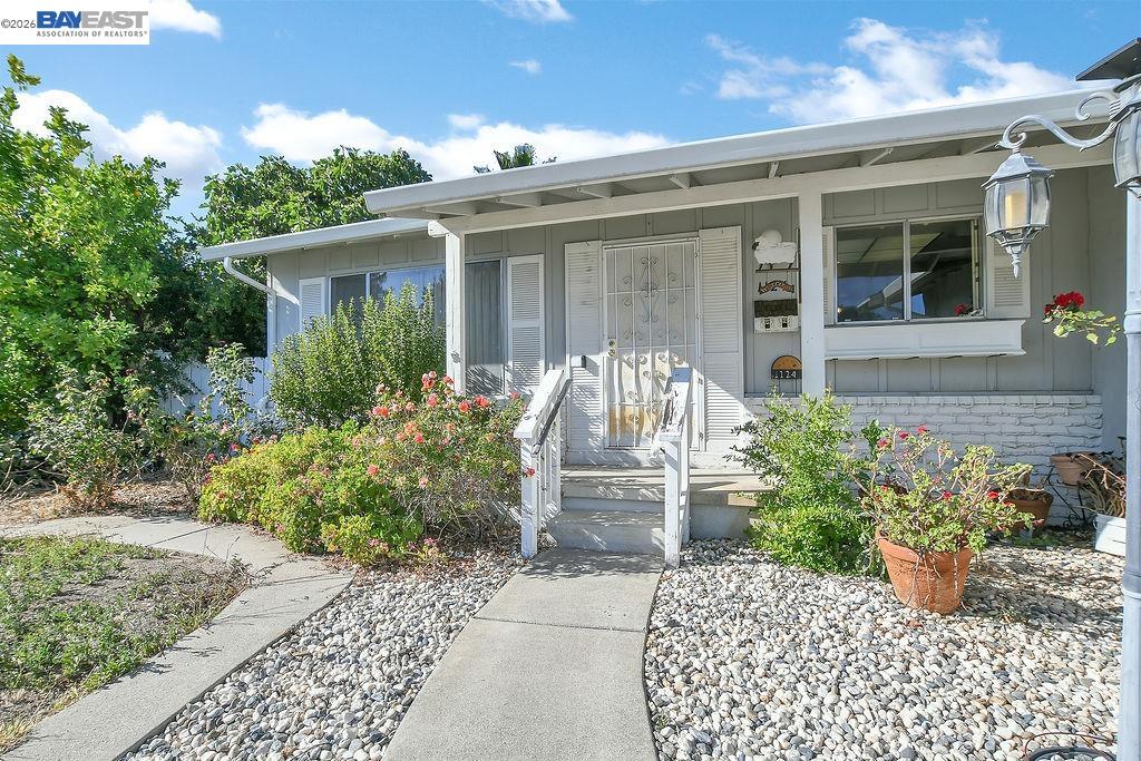 1124 Monterey Dr