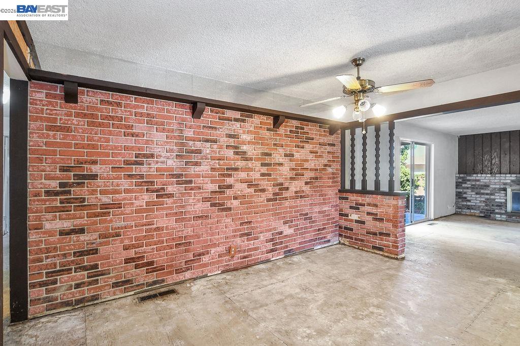 1124 Monterey Dr