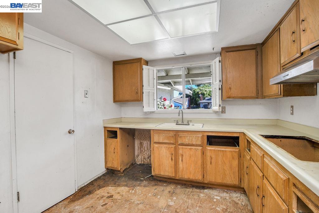 1124 Monterey Dr