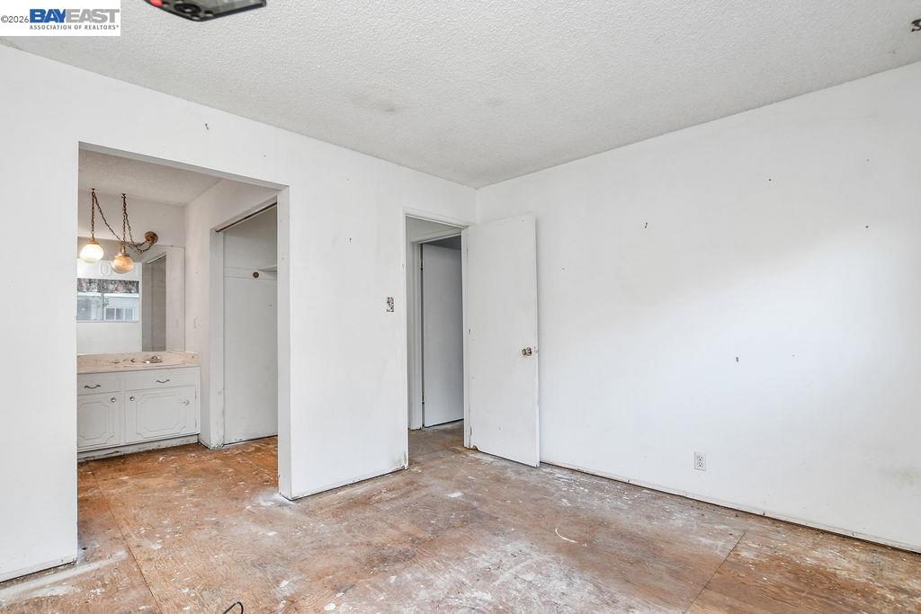 1124 Monterey Dr
