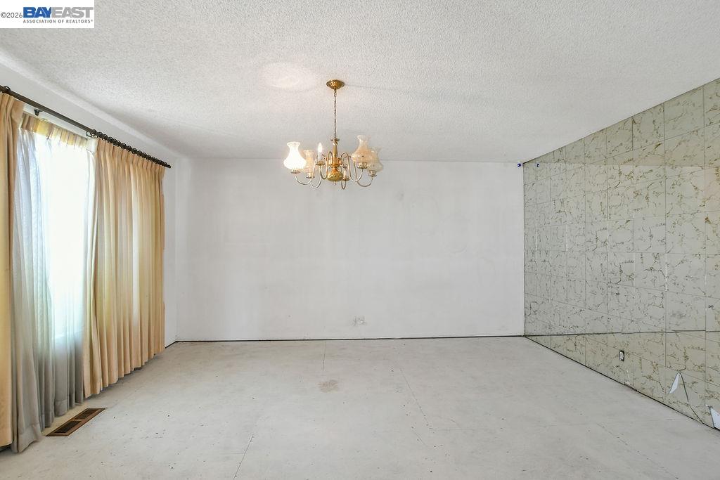 1124 Monterey Dr