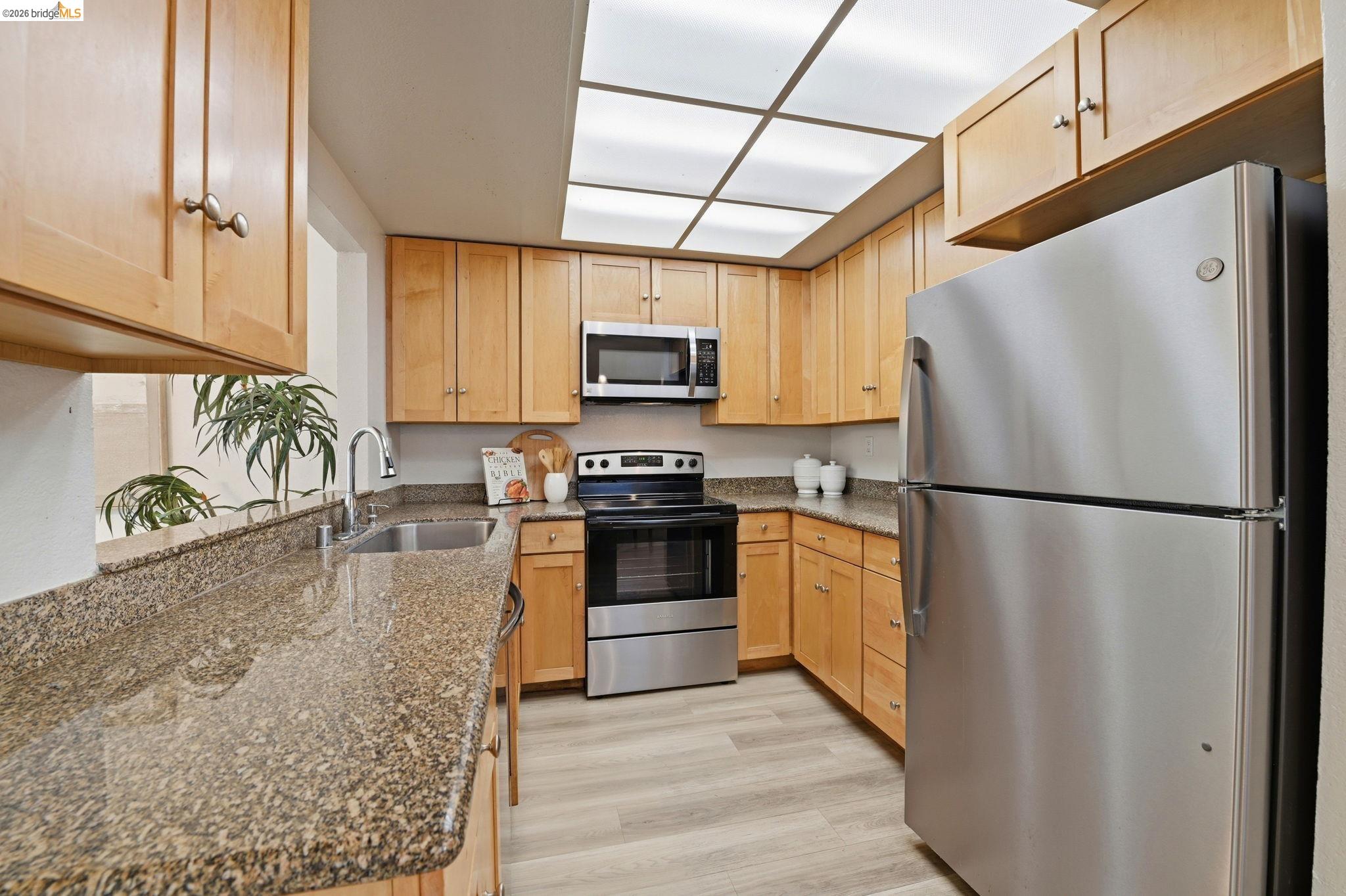 2487 Heathrow Ln