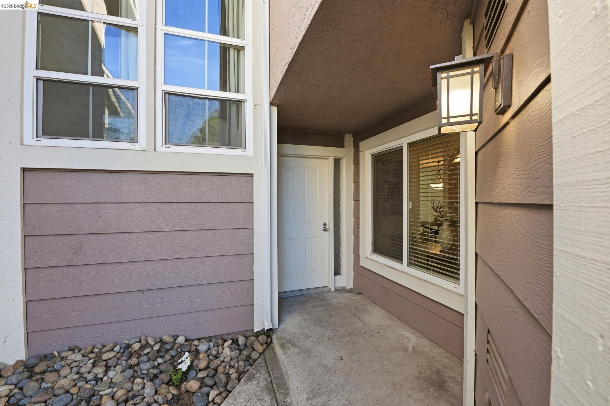 2487 Heathrow Ln