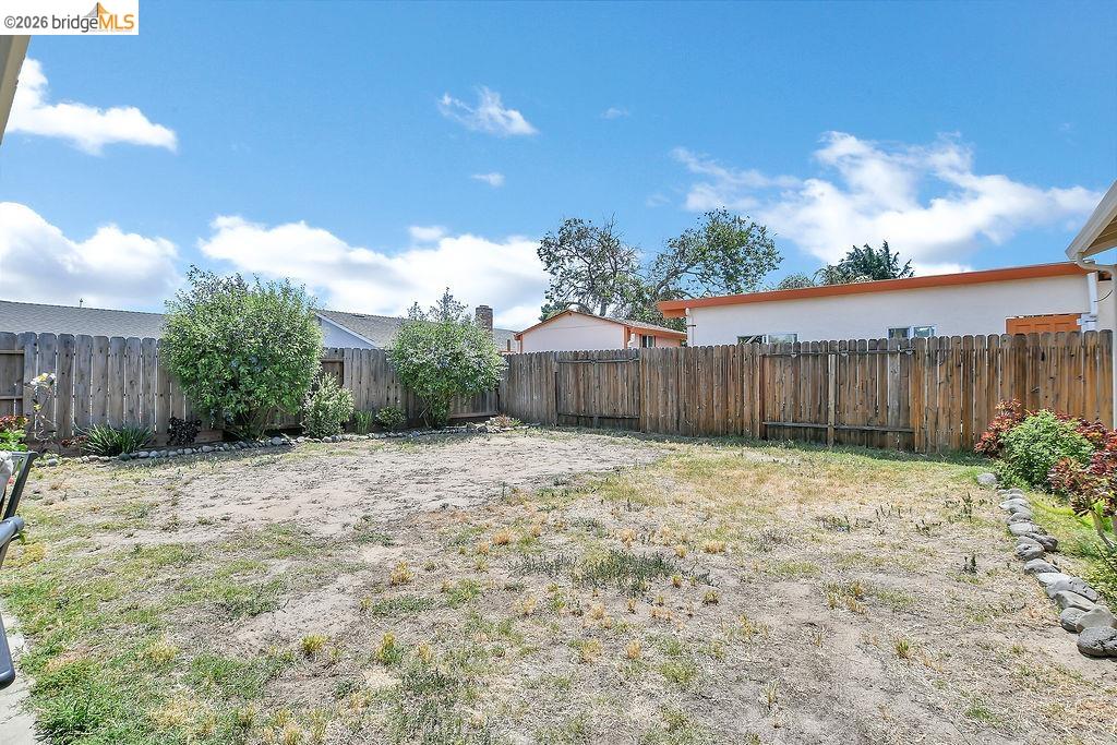 979 Walnut Dr