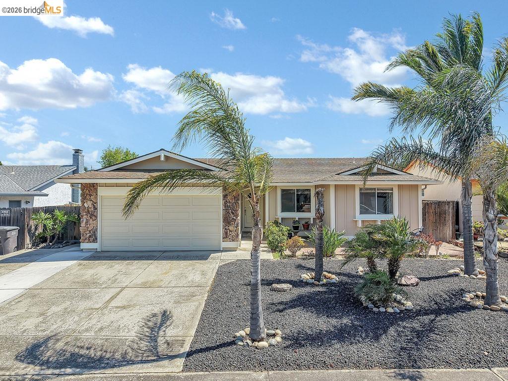 979 Walnut Dr