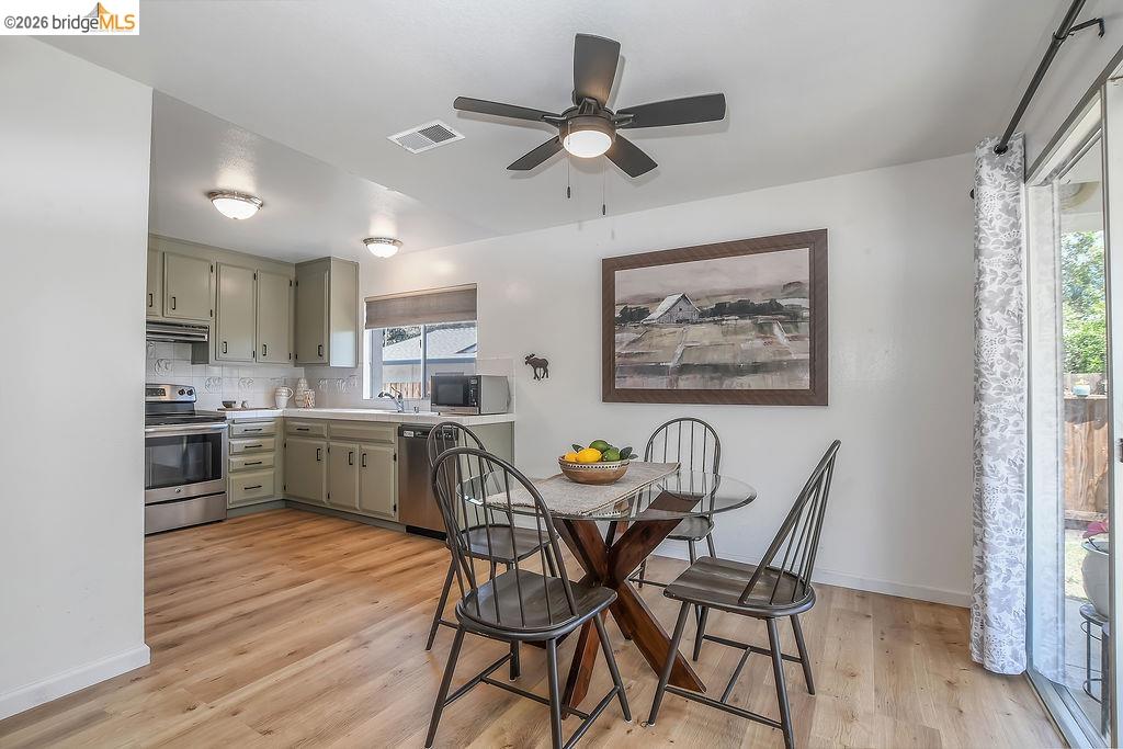 979 Walnut Dr
