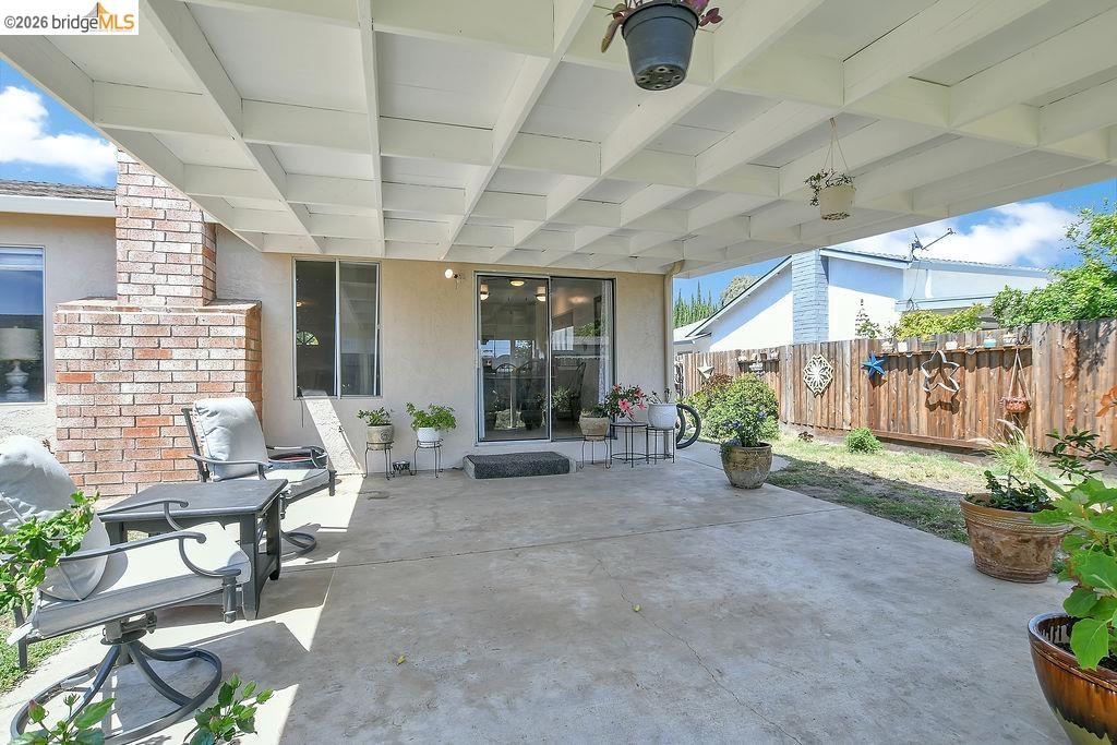979 Walnut Dr