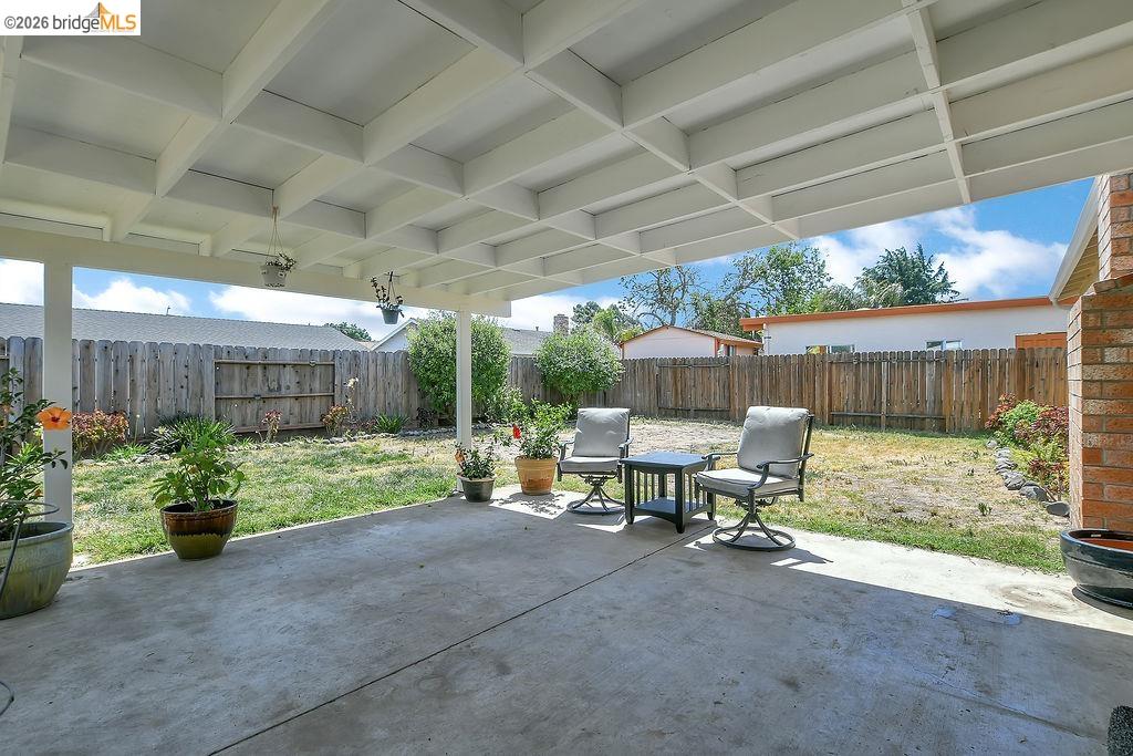 979 Walnut Dr
