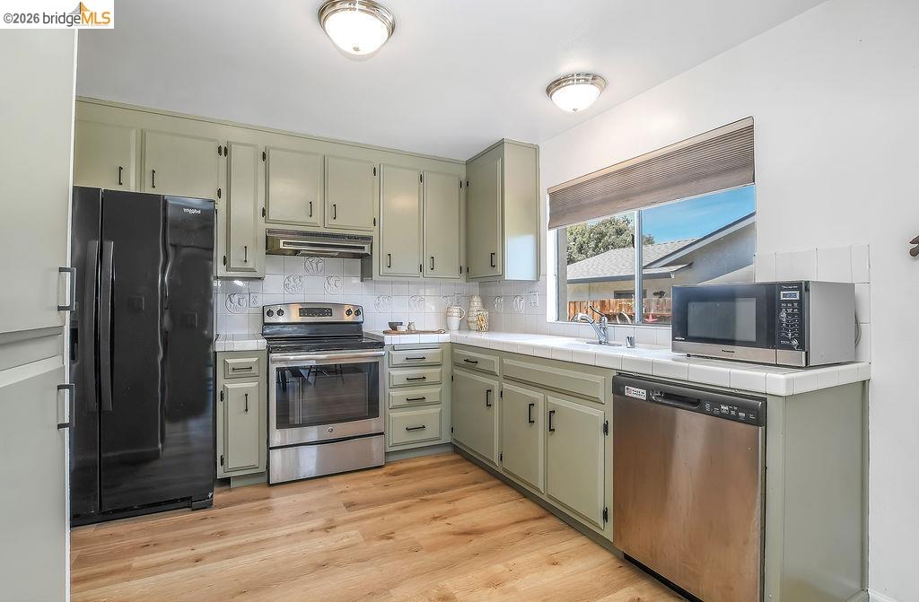 979 Walnut Dr