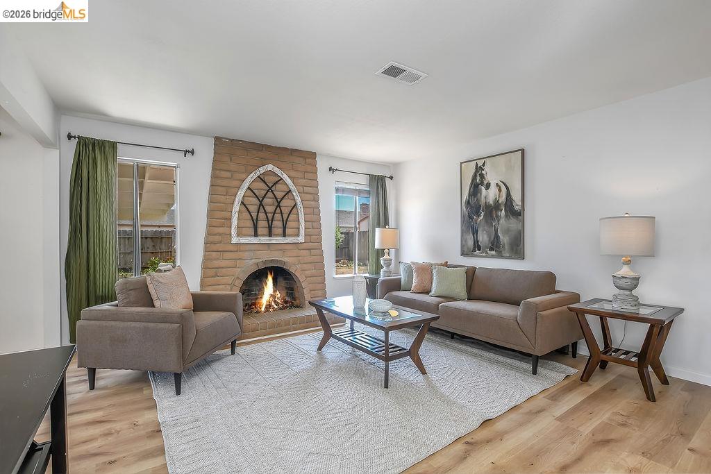 979 Walnut Dr