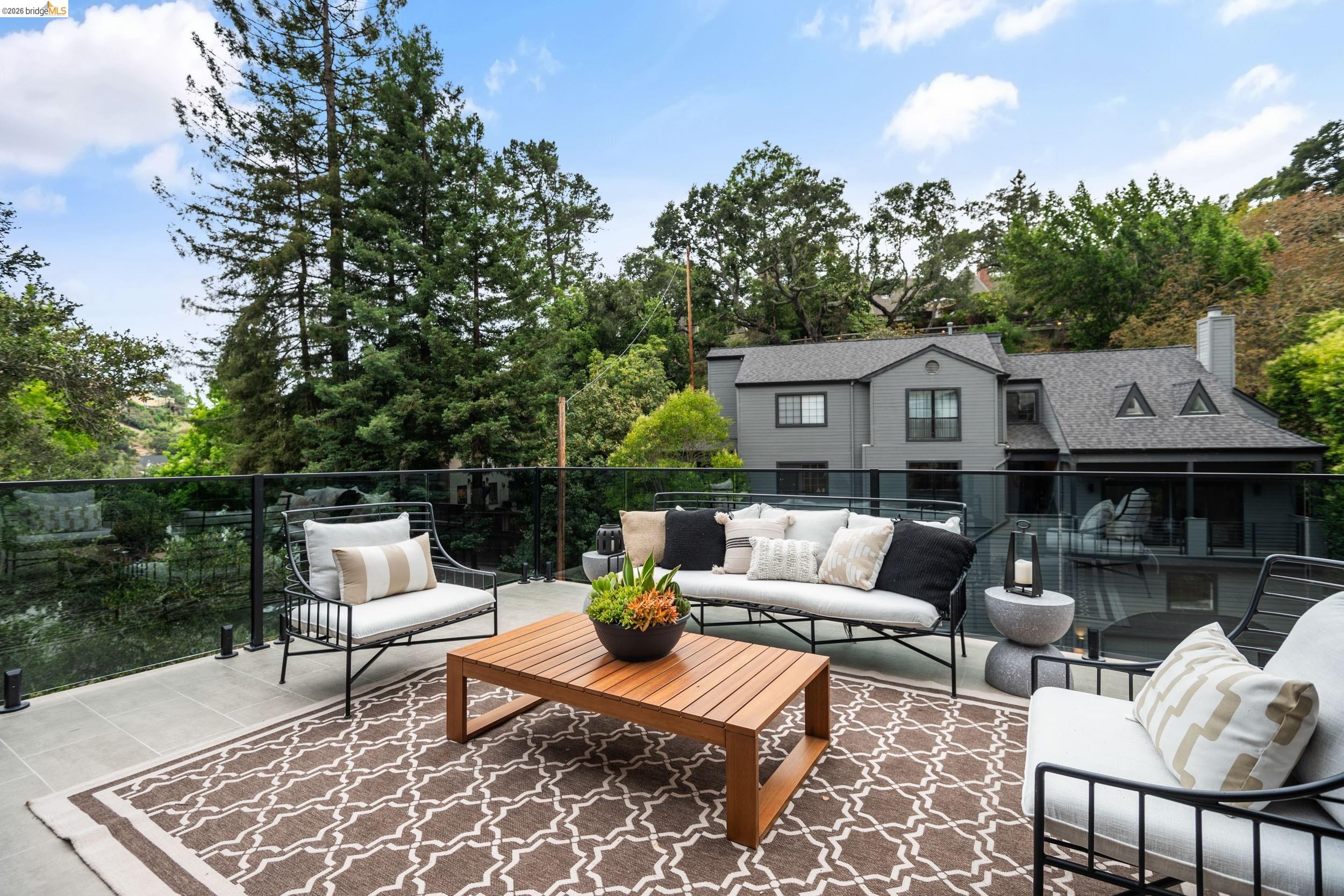 1667 Trestle Glen Rd