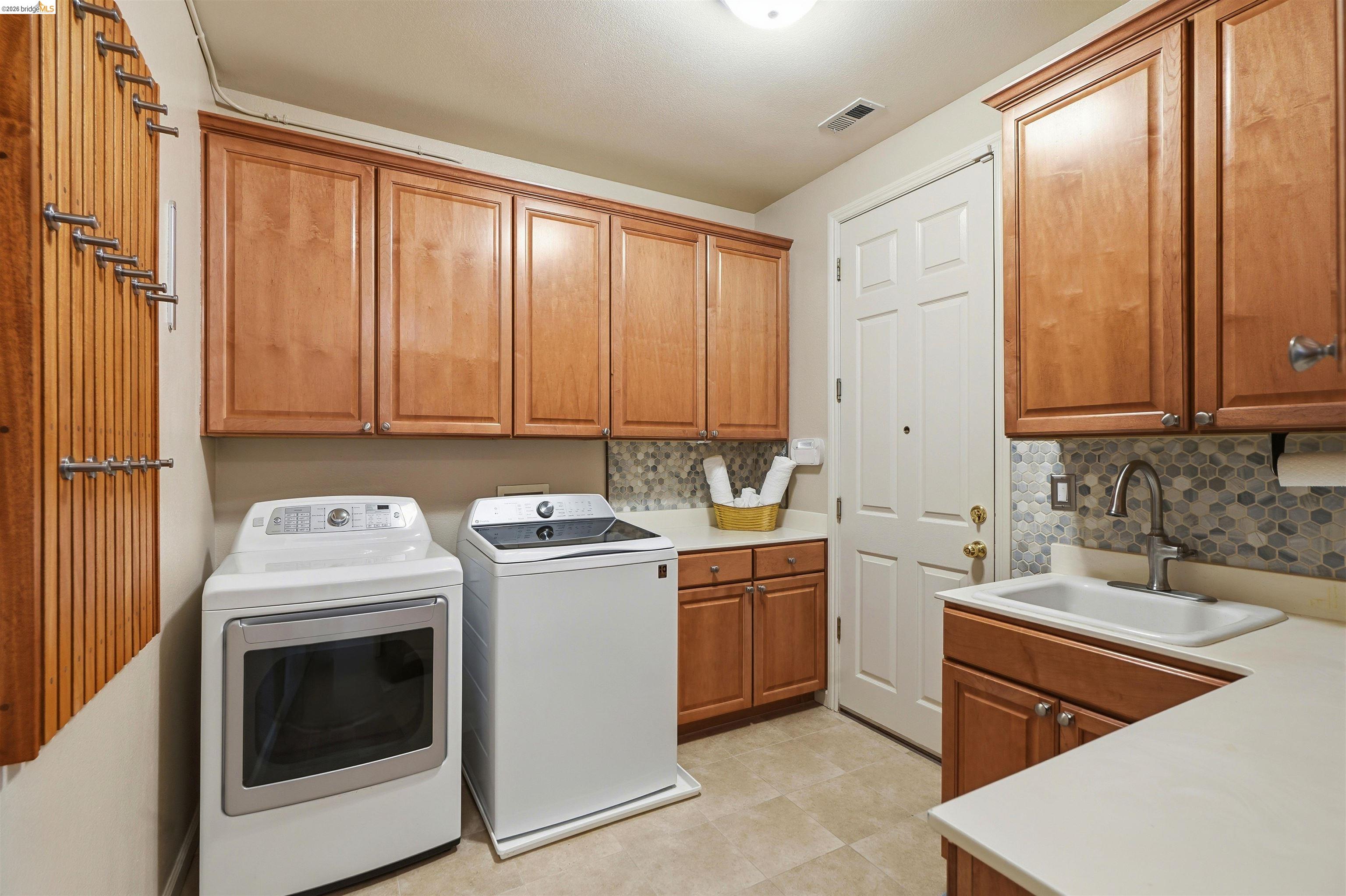 5048 Botting Ct