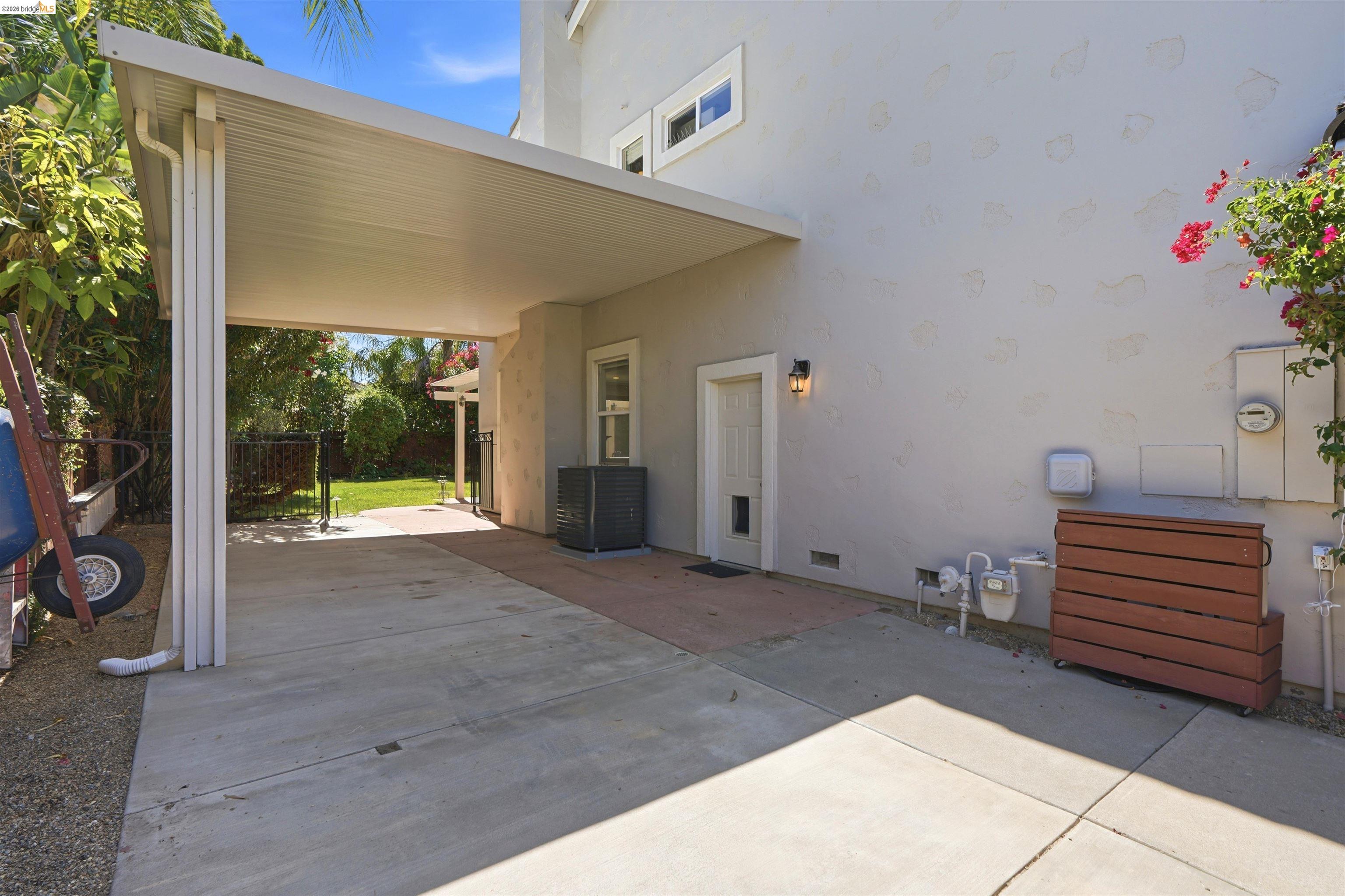 5048 Botting Ct