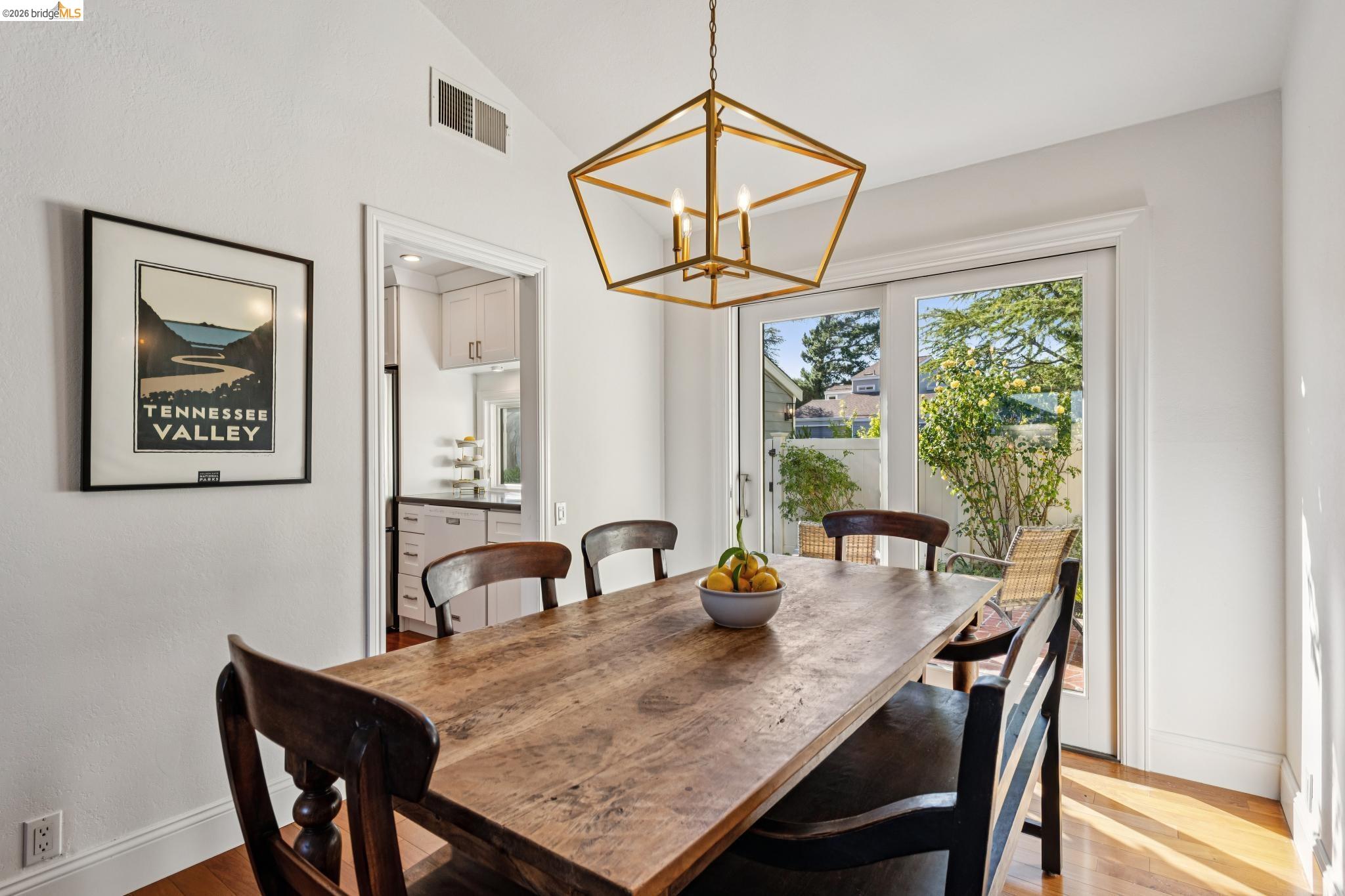 1912 Ascot Dr