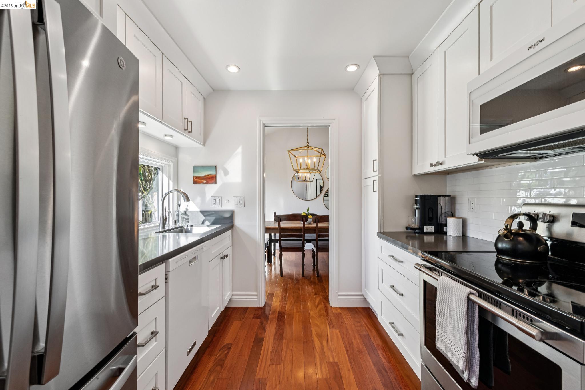 1912 Ascot Dr
