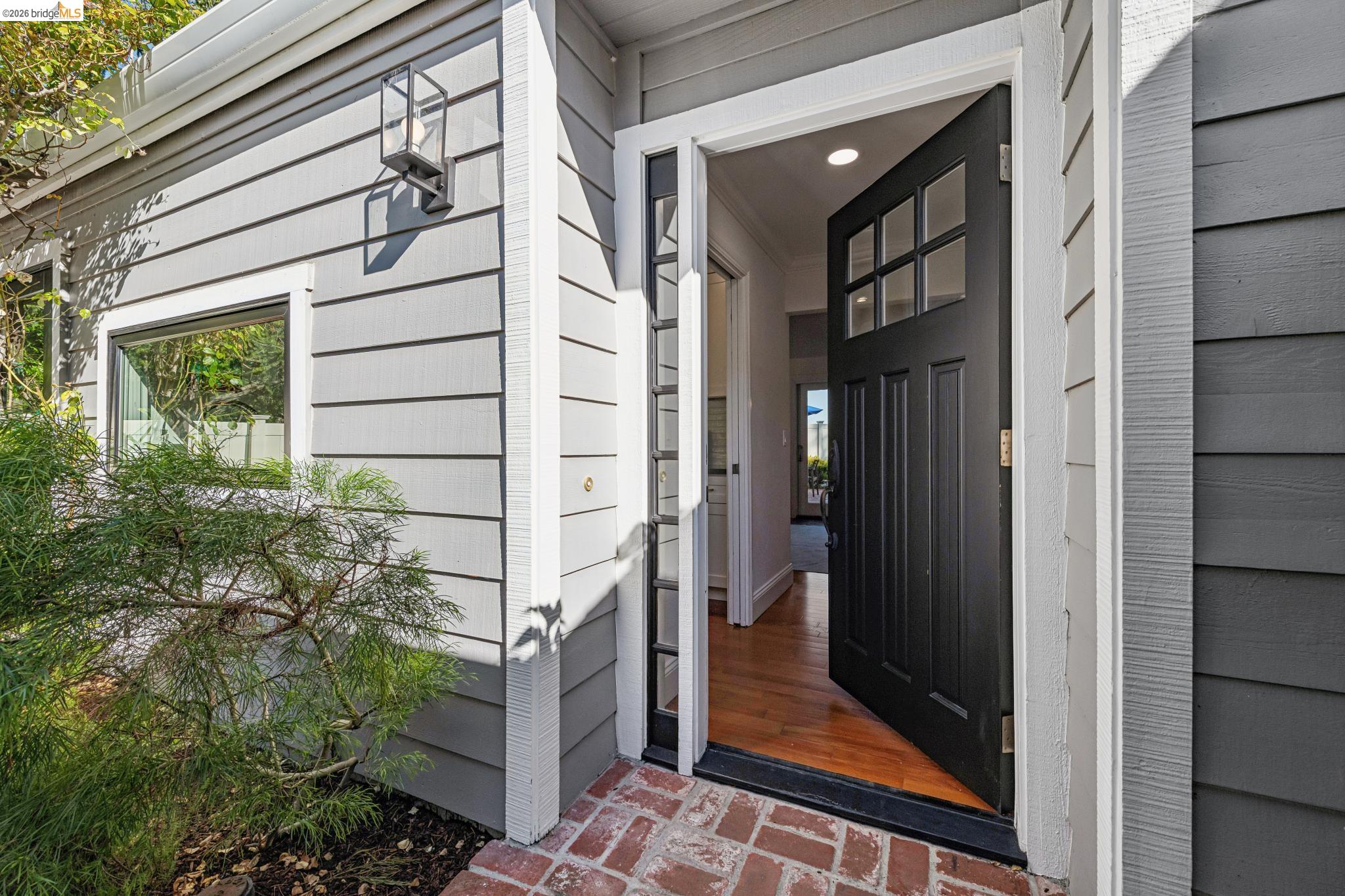 1912 Ascot Dr