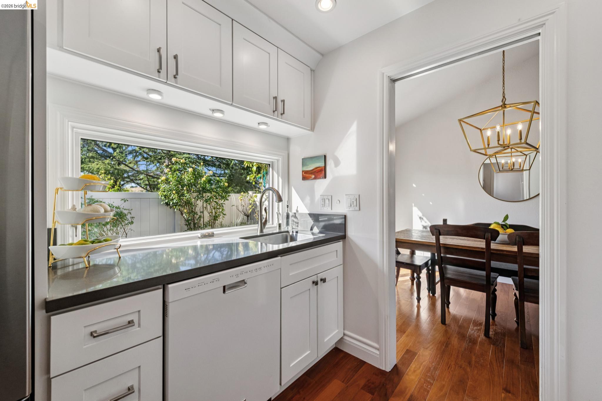 1912 Ascot Dr