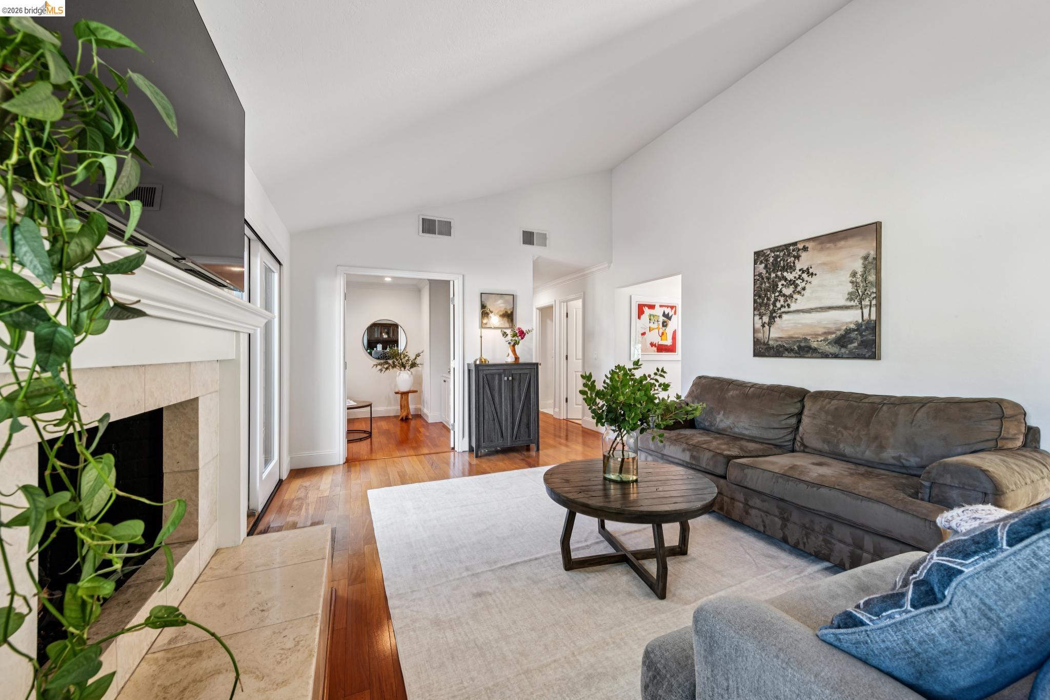 1912 Ascot Dr