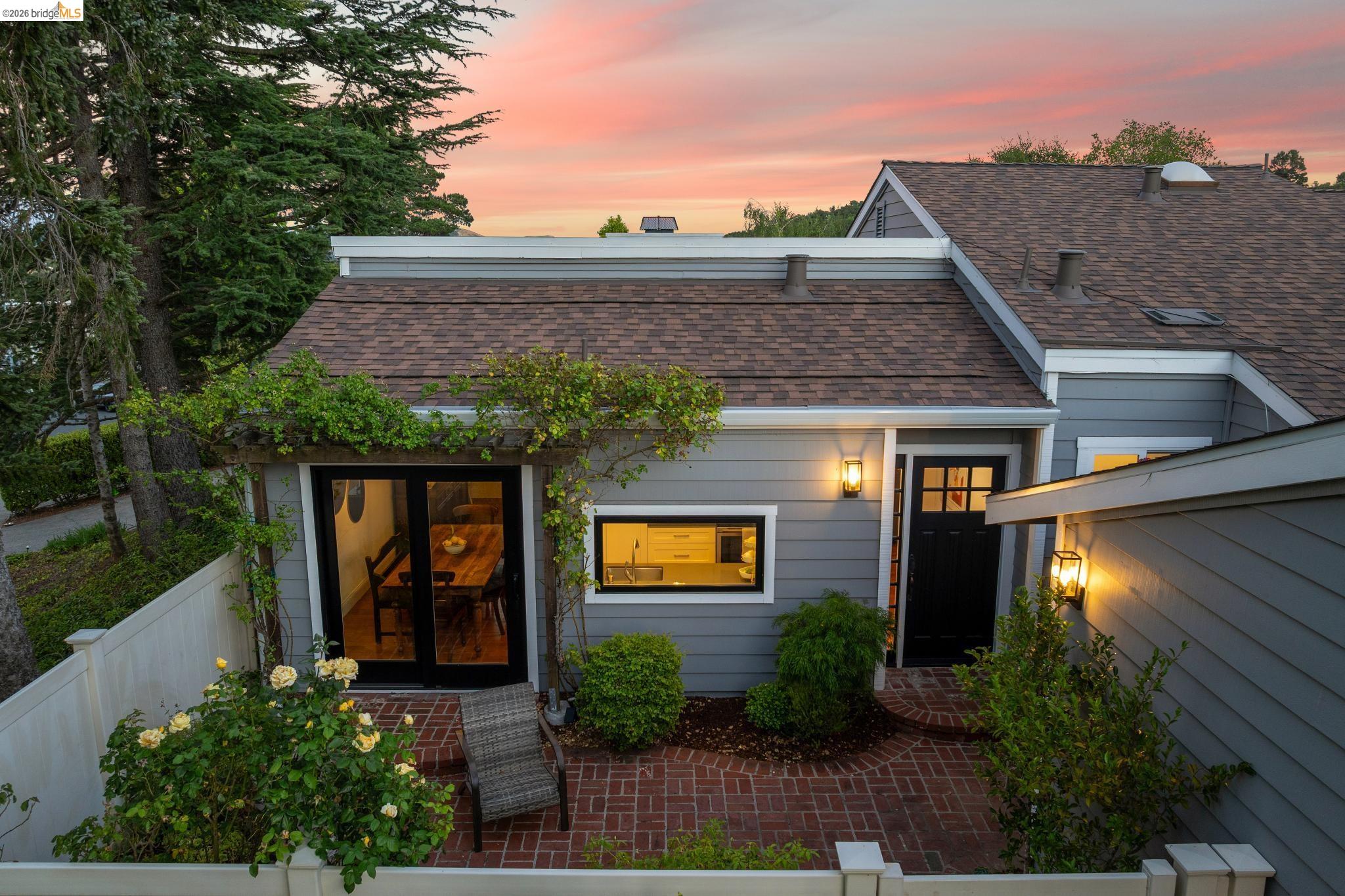 1912 Ascot Dr