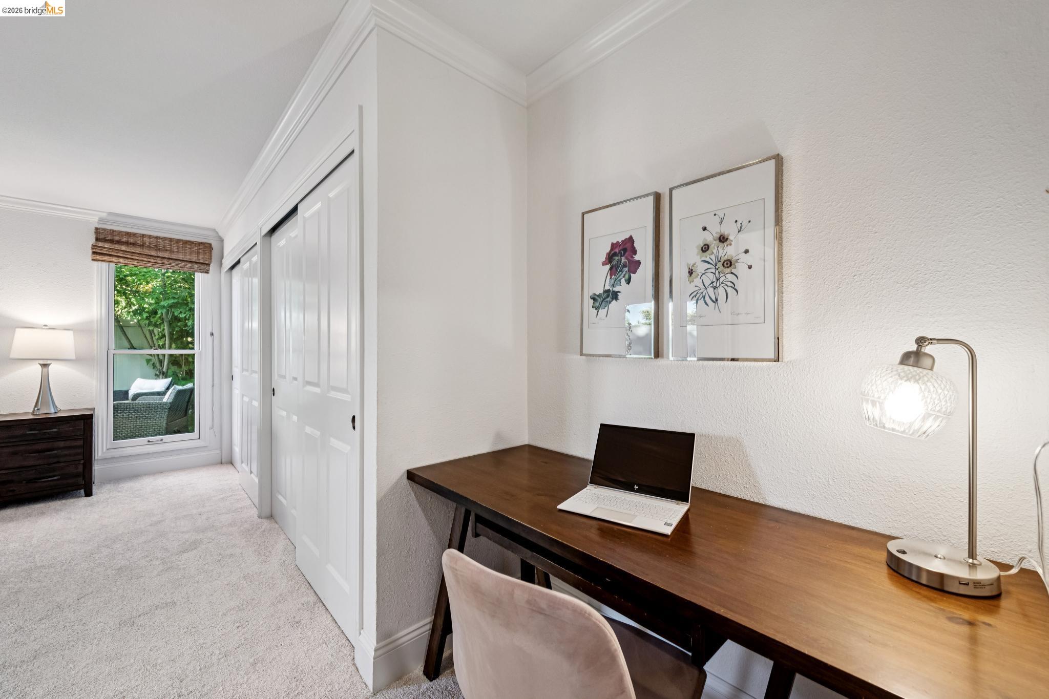 1912 Ascot Dr