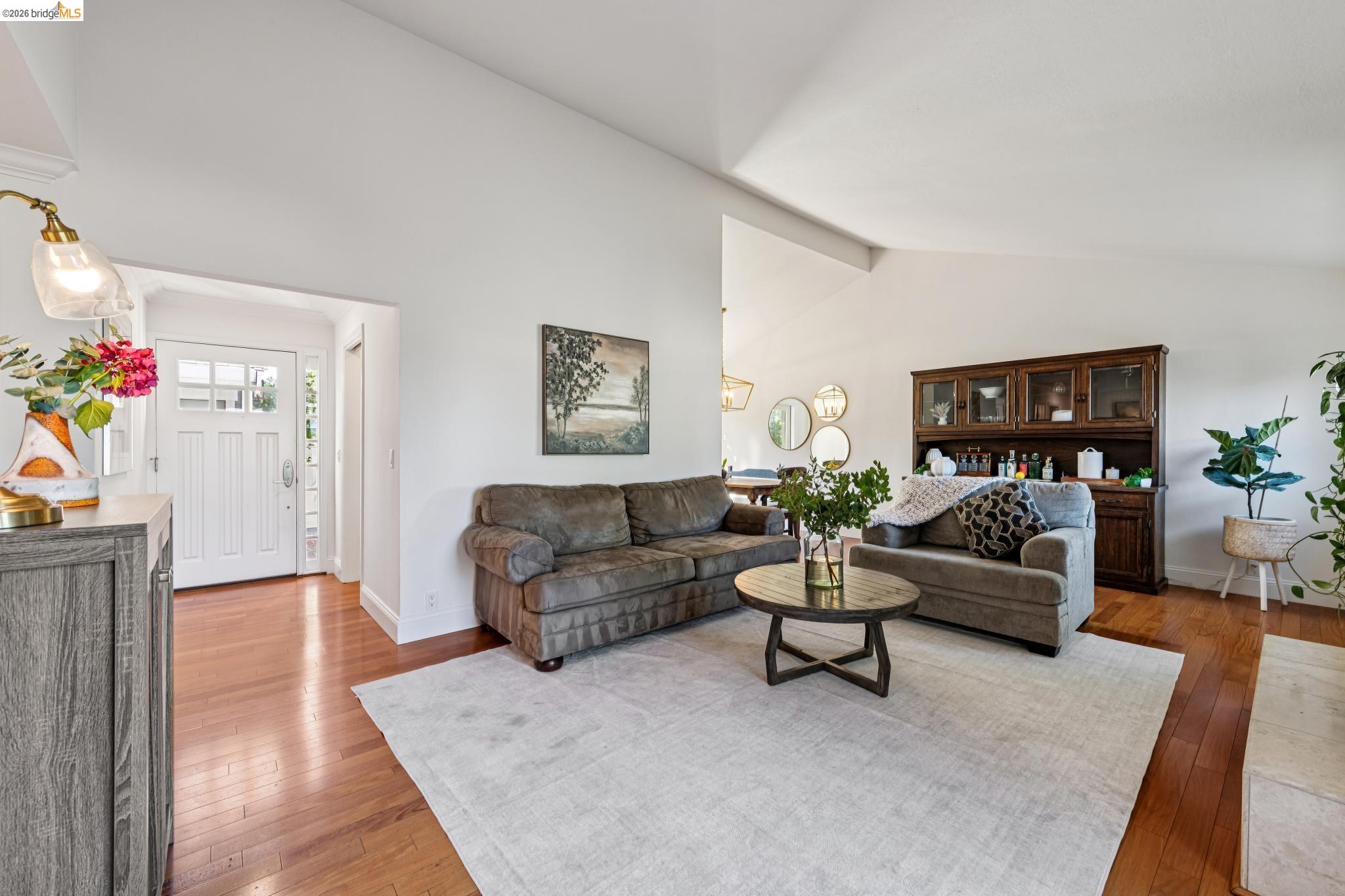 1912 Ascot Dr