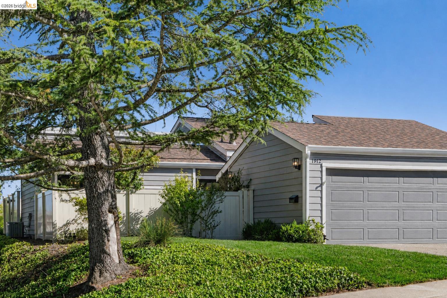 1912 Ascot Dr
