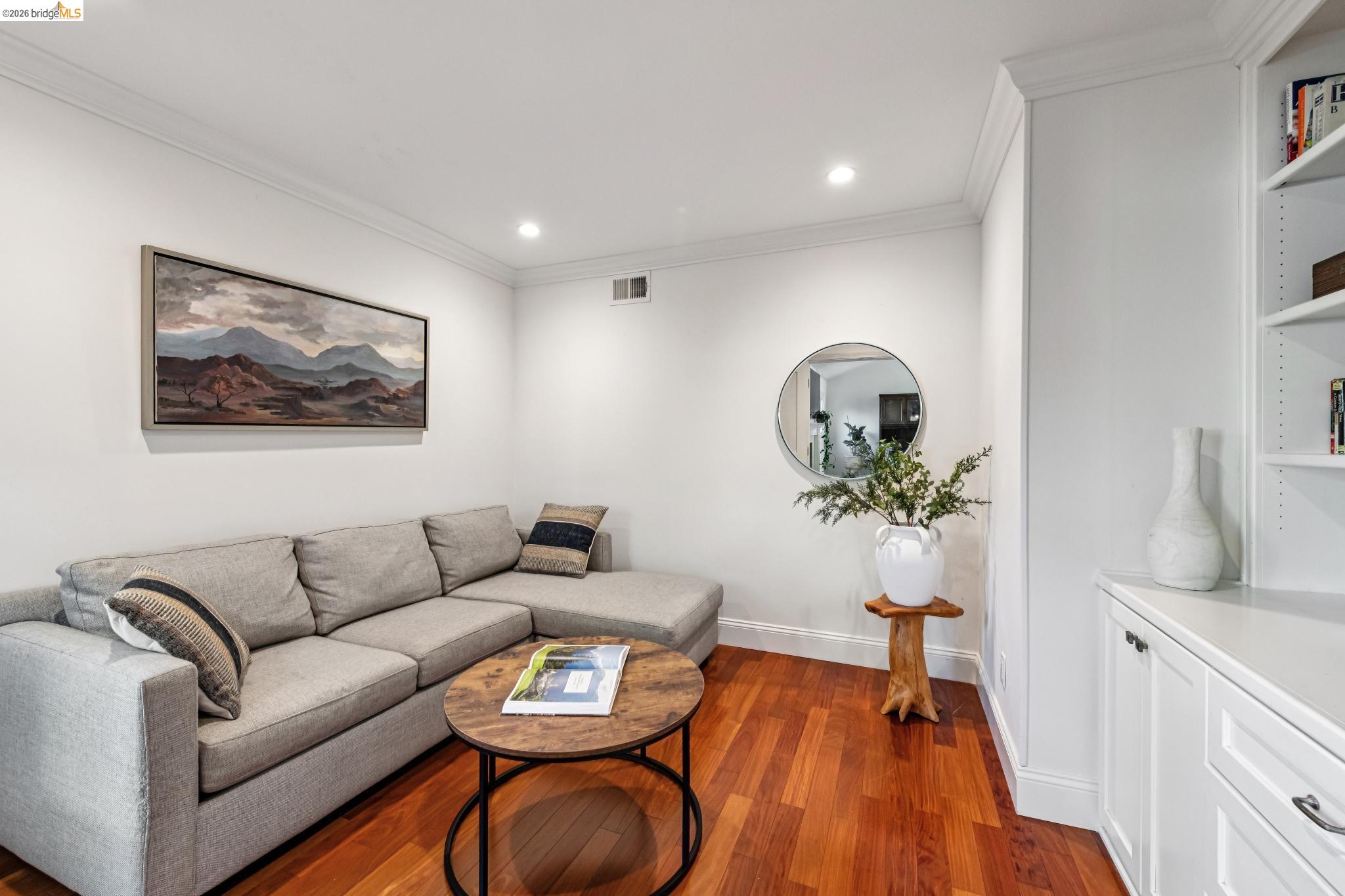 1912 Ascot Dr