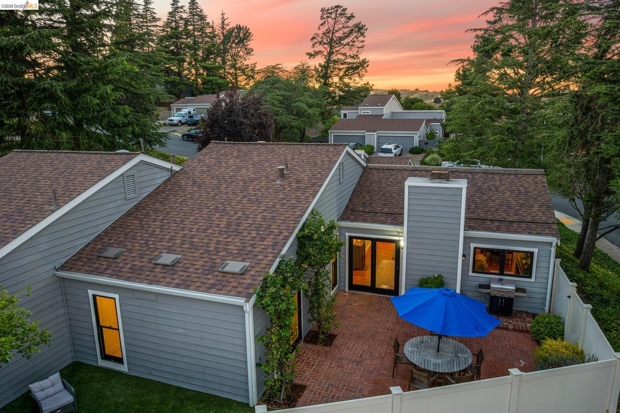1912 Ascot Dr
