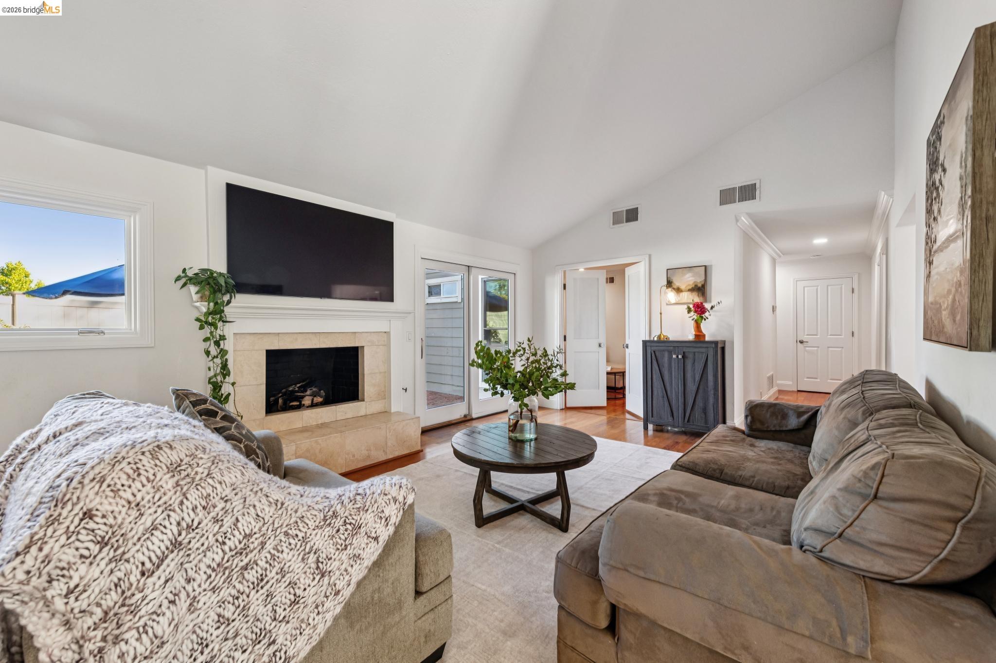 1912 Ascot Dr