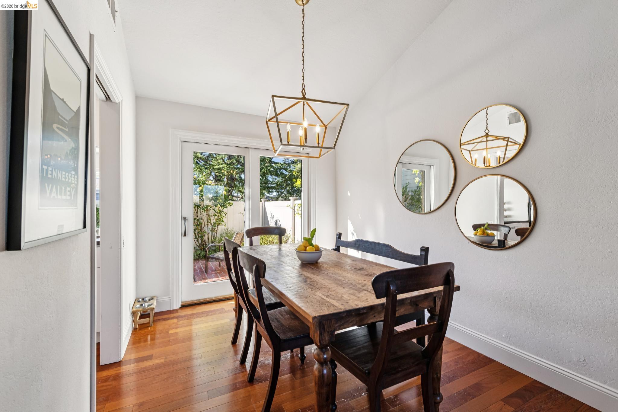 1912 Ascot Dr