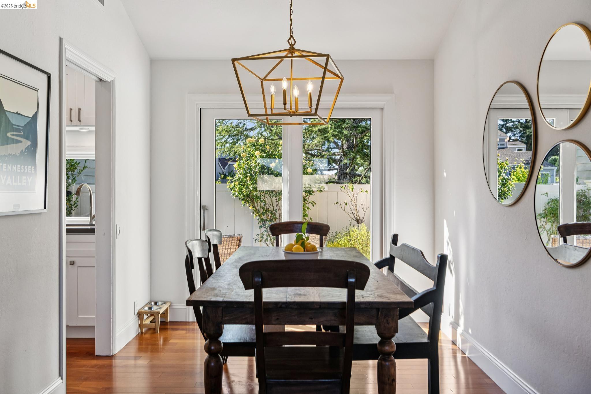 1912 Ascot Dr