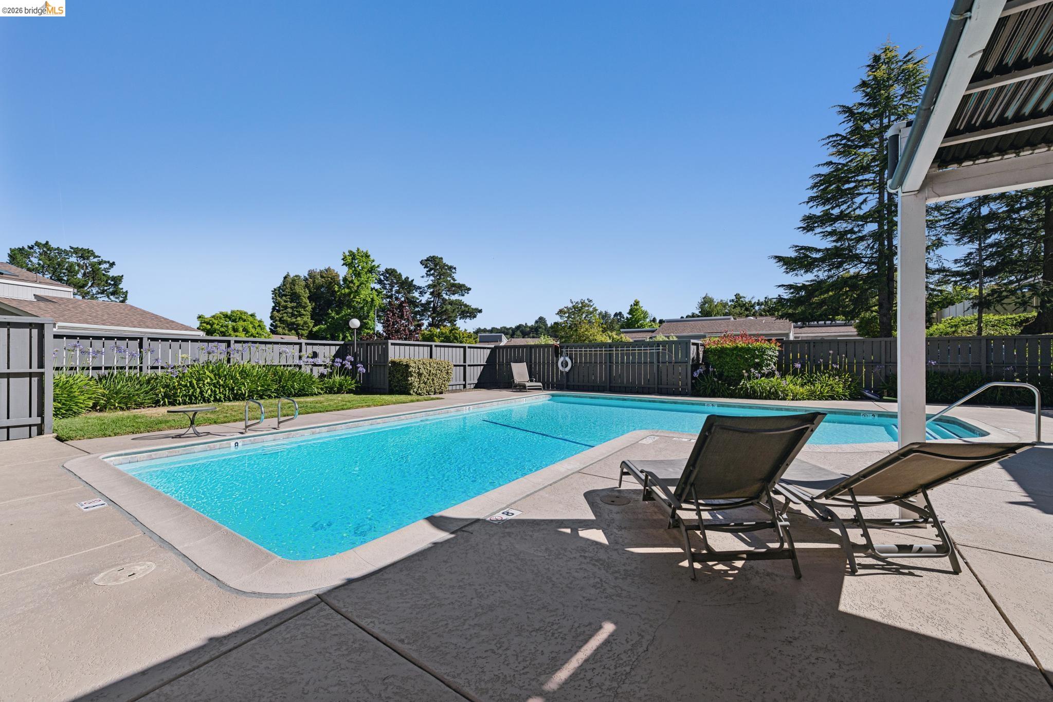 1912 Ascot Dr