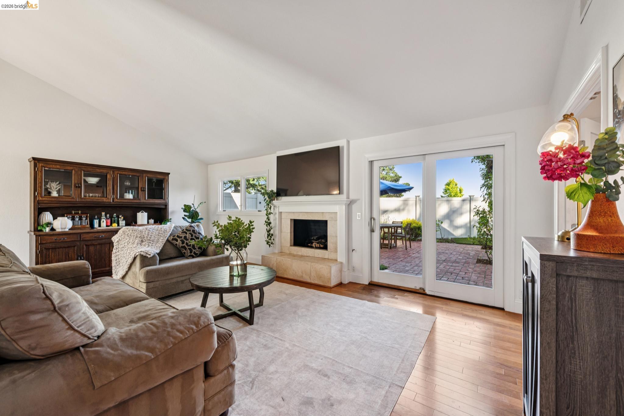 1912 Ascot Dr