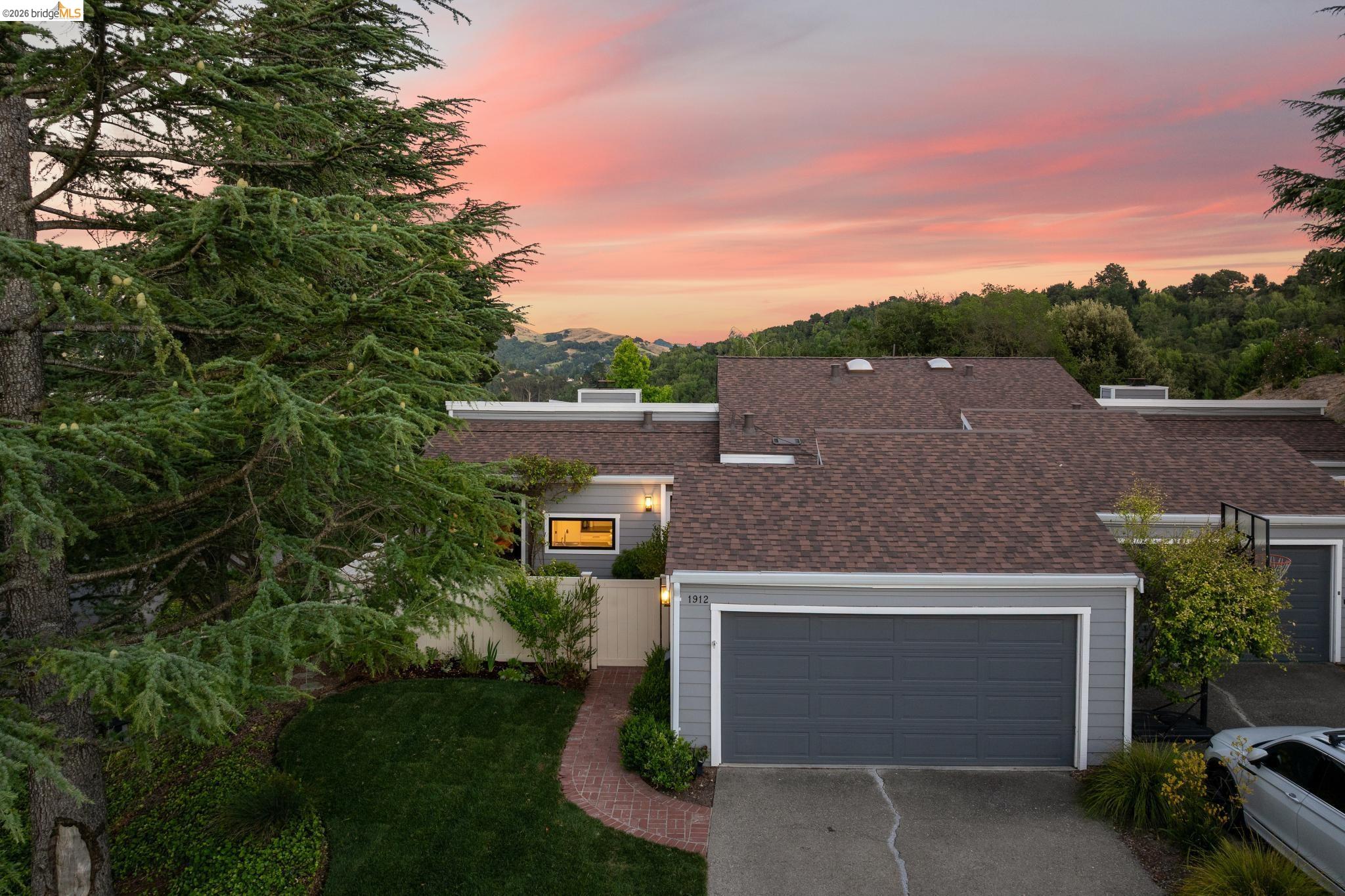 1912 Ascot Dr