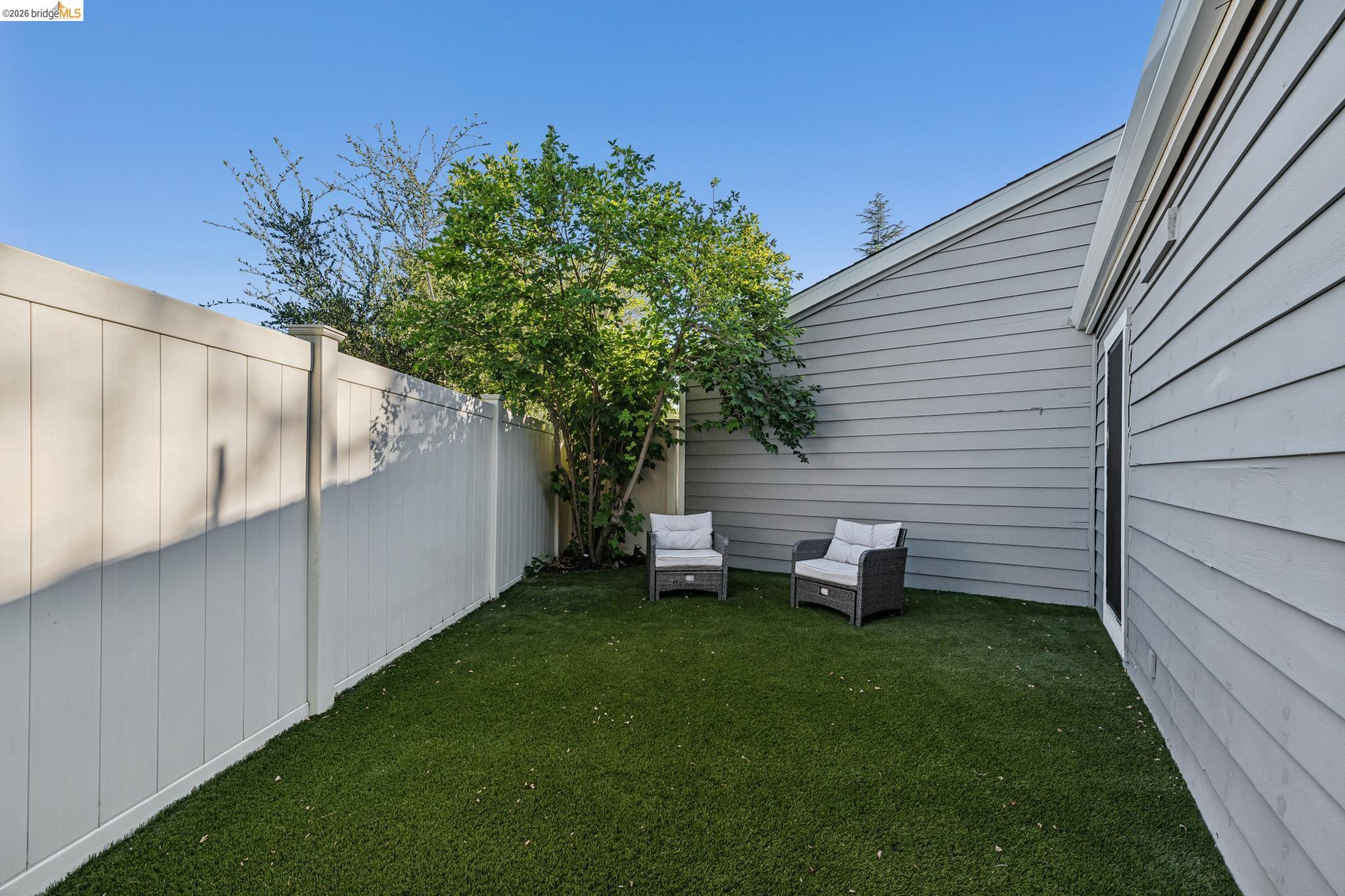 1912 Ascot Dr