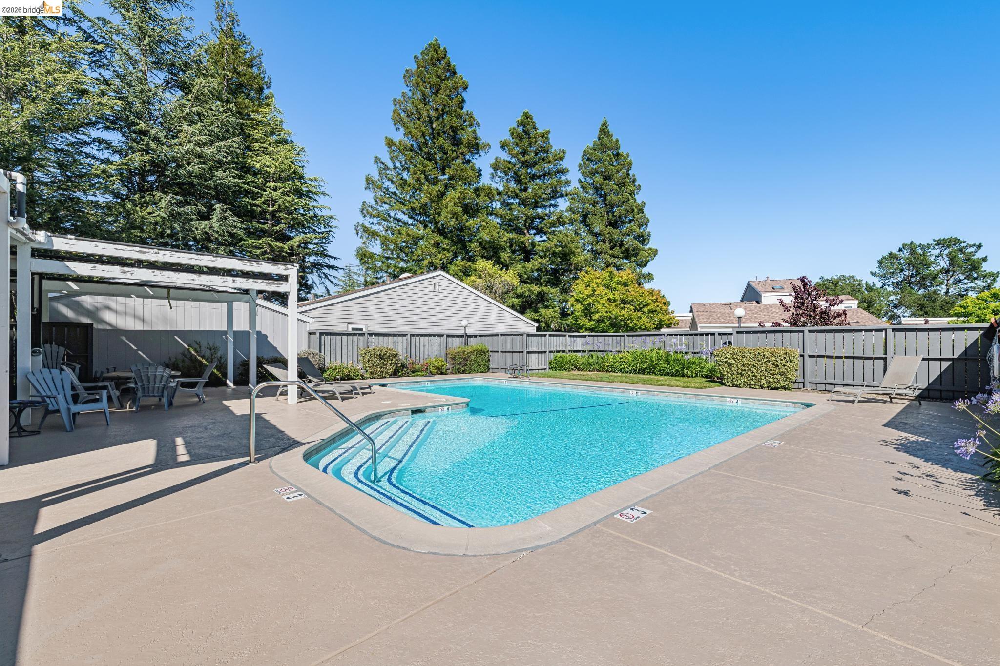 1912 Ascot Dr
