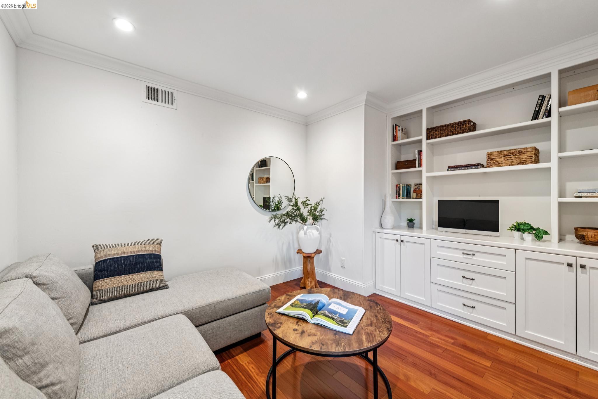 1912 Ascot Dr
