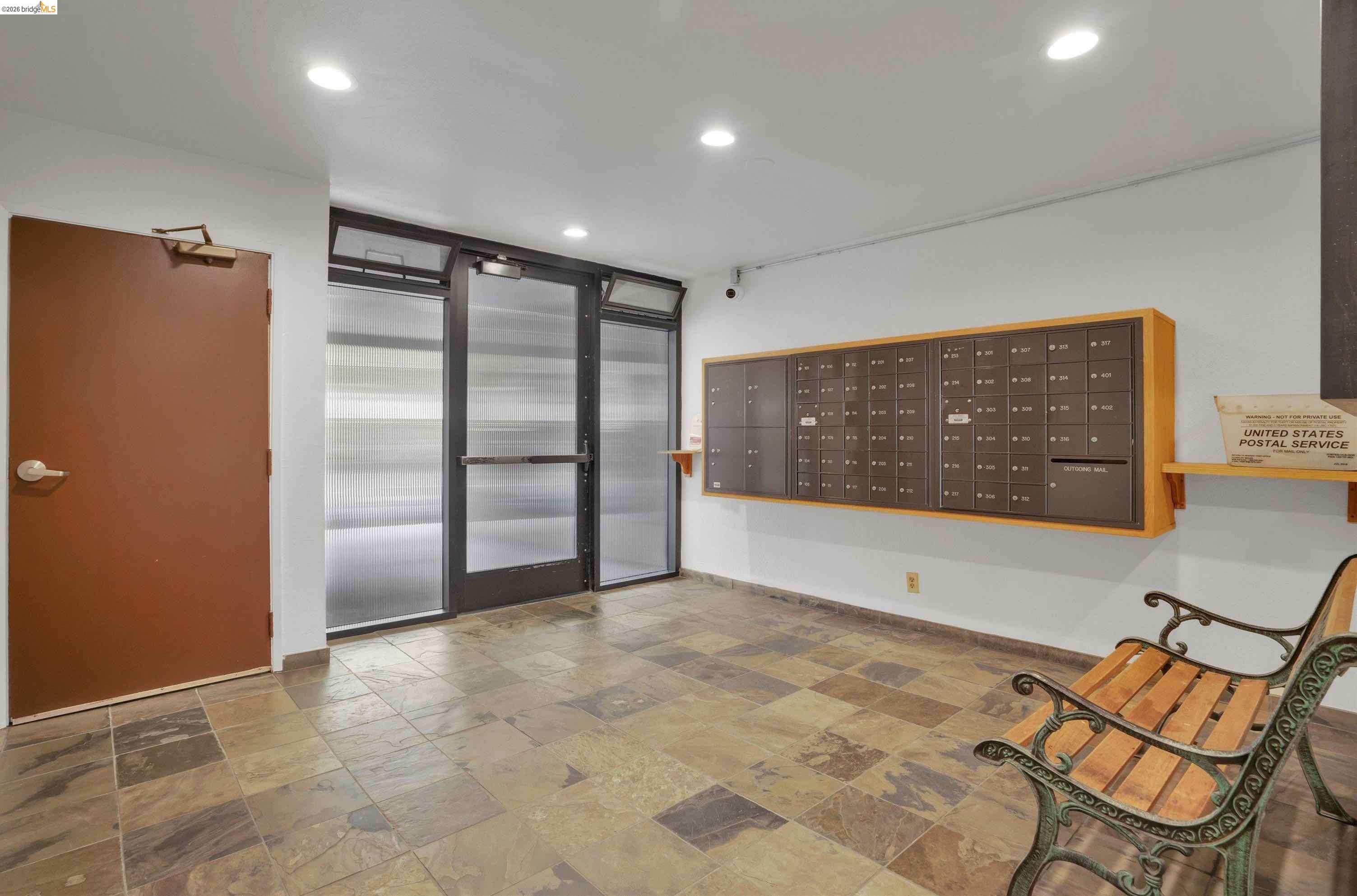425 Orange St # 202