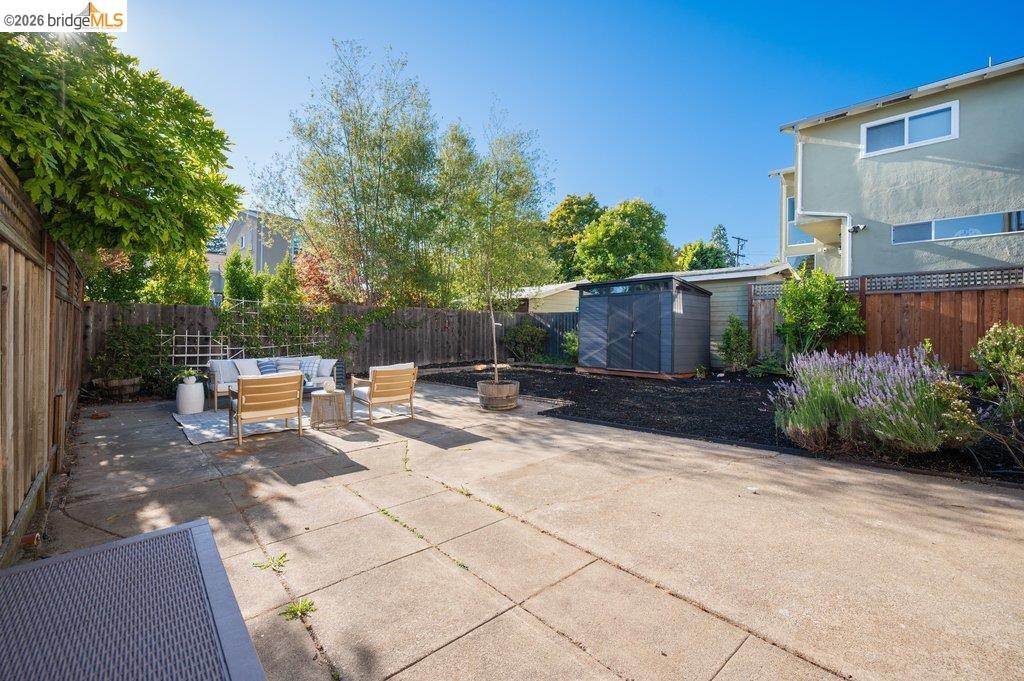 4355 Everett Ave