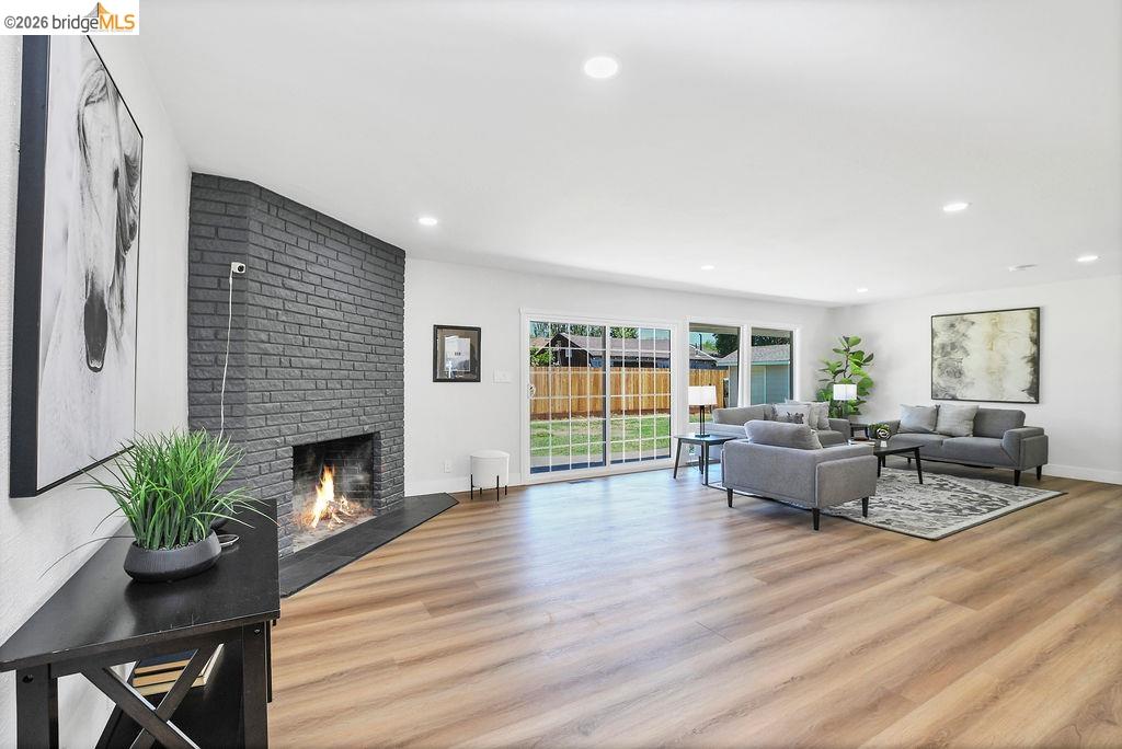 65 E Arcade St